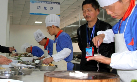 200多名服刑人员在锦江区监狱参加职业技能考试