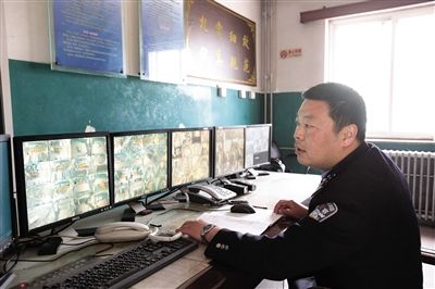 4月20日，天津清河农场金钟监狱，沈欢在监控室紧盯屏幕上的小格子。